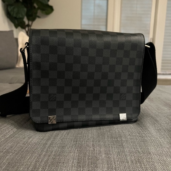 Louis Vuitton District Bag PM Authentic - Picture 5 of 7